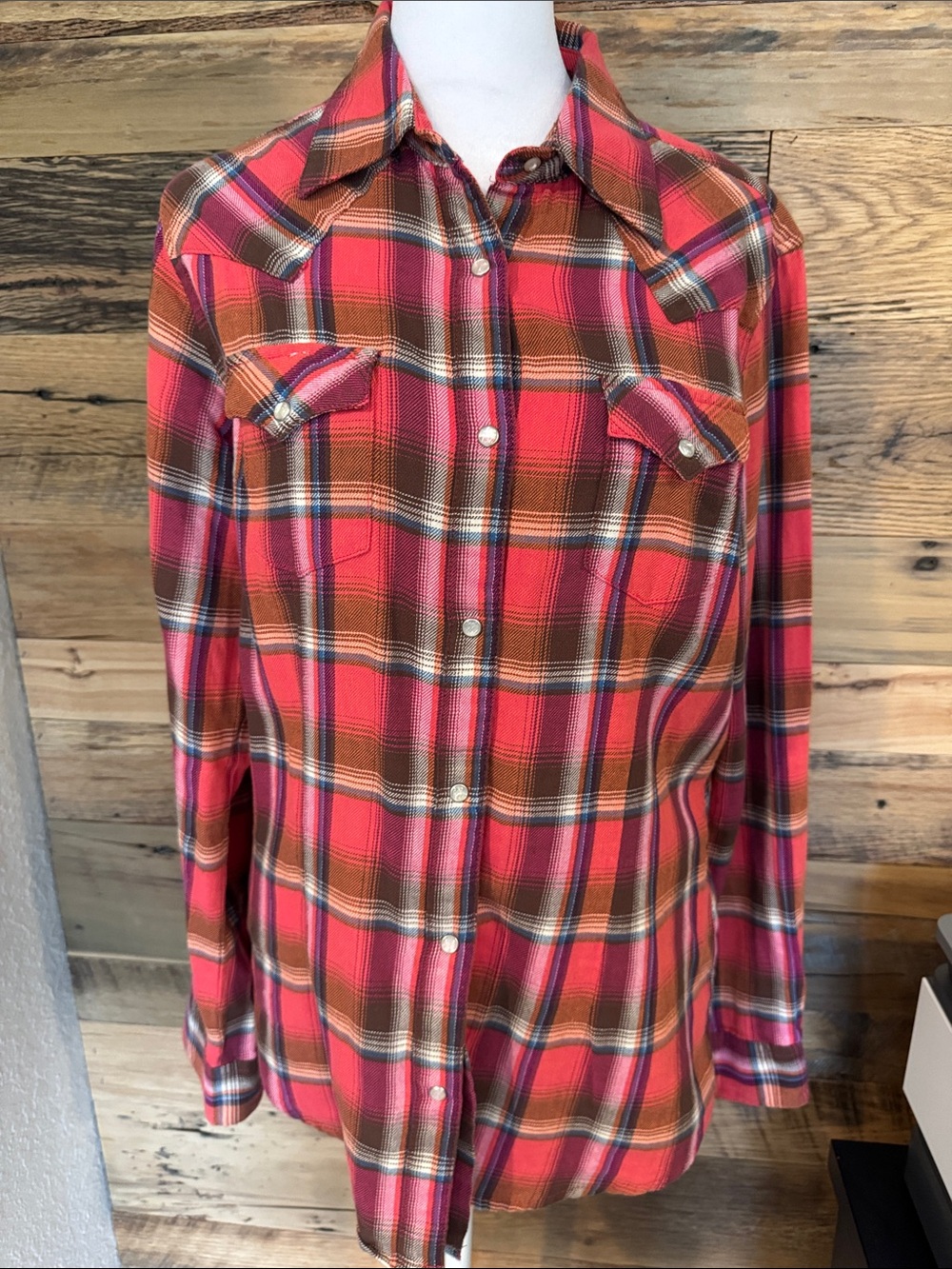 EUC Women’s Wrangler Flannel Shirt